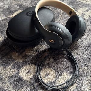 Beats Studio3 Wireless Noise Cancelling Over-Ear Headphones - w Case + Aux Cord